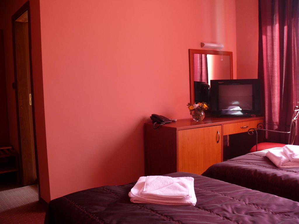 Family Hotel Balkana Gabrovo Room photo