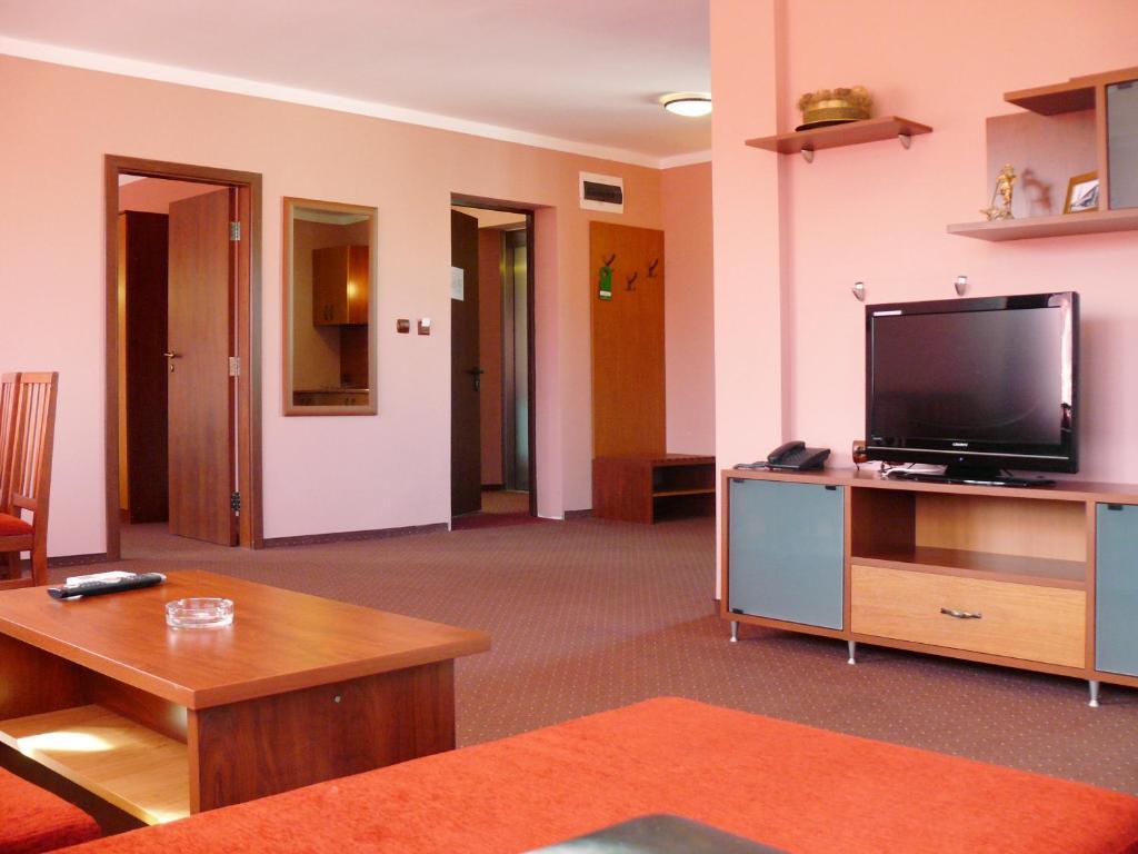 Family Hotel Balkana Gabrovo Room photo